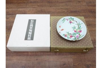 復刻版　乾隆年製　粉彩桃果蝙蝠紋皿/大清康煕年製　五彩桃樹鵲紋皿/大清雍正年製　豆彩水仙花石紋皿/大明成化年製　青花歳寒三友紋盤/大明宣徳年製　青花松竹梅紋盤　青花暗花紋鉢　6寸・7寸・8寸　格式の高さを感じる皇帝の磁器6点セット(中国、中国美術、六寸、七寸、八寸、タトウ箱付き、外箱付き)(定価43万円以上)(R-079480)