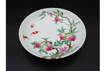復刻版　乾隆年製　粉彩桃果蝙蝠紋皿/大清康煕年製　五彩桃樹鵲紋皿/大清雍正年製　豆彩水仙花石紋皿/大明成化年製　青花歳寒三友紋盤/大明宣徳年製　青花松竹梅紋盤　青花暗花紋鉢　6寸・7寸・8寸　格式の高さを感じる皇帝の磁器6点セット(中国、中国美術、六寸、七寸、八寸、タトウ箱付き、外箱付き)(定価43万円以上)(R-079480)