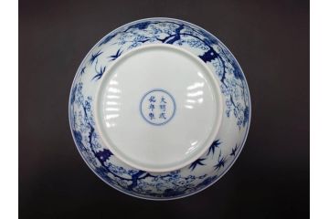 復刻版　乾隆年製　粉彩桃果蝙蝠紋皿/大清康煕年製　五彩桃樹鵲紋皿/大清雍正年製　豆彩水仙花石紋皿/大明成化年製　青花歳寒三友紋盤/大明宣徳年製　青花松竹梅紋盤　青花暗花紋鉢　6寸・7寸・8寸　格式の高さを感じる皇帝の磁器6点セット(中国、中国美術、六寸、七寸、八寸、タトウ箱付き、外箱付き)(定価43万円以上)(R-079480)