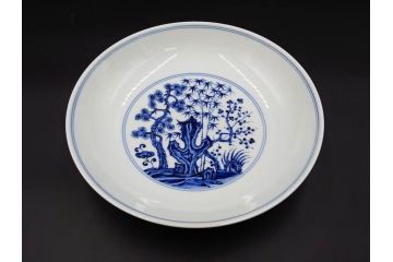 復刻版　乾隆年製　粉彩桃果蝙蝠紋皿/大清康煕年製　五彩桃樹鵲紋皿/大清雍正年製　豆彩水仙花石紋皿/大明成化年製　青花歳寒三友紋盤/大明宣徳年製　青花松竹梅紋盤　青花暗花紋鉢　6寸・7寸・8寸　格式の高さを感じる皇帝の磁器6点セット(中国、中国美術、六寸、七寸、八寸、タトウ箱付き、外箱付き)(定価43万円以上)(R-079480)
