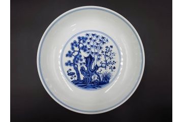復刻版　乾隆年製　粉彩桃果蝙蝠紋皿/大清康煕年製　五彩桃樹鵲紋皿/大清雍正年製　豆彩水仙花石紋皿/大明成化年製　青花歳寒三友紋盤/大明宣徳年製　青花松竹梅紋盤　青花暗花紋鉢　6寸・7寸・8寸　格式の高さを感じる皇帝の磁器6点セット(中国、中国美術、六寸、七寸、八寸、タトウ箱付き、外箱付き)(定価43万円以上)(R-079480)