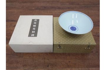 復刻版　乾隆年製　粉彩桃果蝙蝠紋皿/大清康煕年製　五彩桃樹鵲紋皿/大清雍正年製　豆彩水仙花石紋皿/大明成化年製　青花歳寒三友紋盤/大明宣徳年製　青花松竹梅紋盤　青花暗花紋鉢　6寸・7寸・8寸　格式の高さを感じる皇帝の磁器6点セット(中国、中国美術、六寸、七寸、八寸、タトウ箱付き、外箱付き)(定価43万円以上)(R-079480)