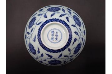 復刻版　乾隆年製　粉彩桃果蝙蝠紋皿/大清康煕年製　五彩桃樹鵲紋皿/大清雍正年製　豆彩水仙花石紋皿/大明成化年製　青花歳寒三友紋盤/大明宣徳年製　青花松竹梅紋盤　青花暗花紋鉢　6寸・7寸・8寸　格式の高さを感じる皇帝の磁器6点セット(中国、中国美術、六寸、七寸、八寸、タトウ箱付き、外箱付き)(定価43万円以上)(R-079480)