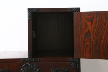 中古　美品　岩谷堂箪笥　月雫3段　あられ紋様の金具が目を引く階段箪笥(民芸箪笥、収納箪笥、和タンス)(R-079488)