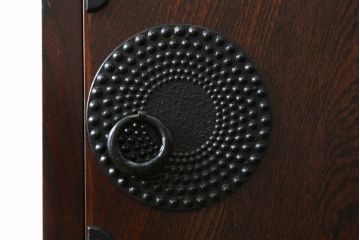 中古　美品　岩谷堂箪笥　月雫3段　あられ紋様の金具が目を引く階段箪笥(民芸箪笥、収納箪笥、和タンス)(R-079488)