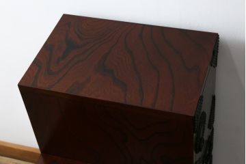 中古　美品　岩谷堂箪笥　月雫3段　あられ紋様の金具が目を引く階段箪笥(民芸箪笥、収納箪笥、和タンス)(R-079488)