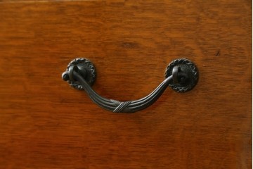 和製ヴィンテージ　上手物!!　ナラ材　上品な意匠が光る着物箪笥　(R-079489)