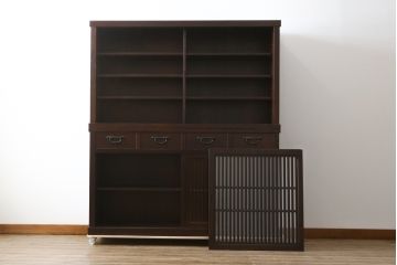 中古　格子デザインが凛とした和を演出する二段重ね水屋箪笥(食器棚、戸棚、収納棚、キャビネット)(R-079490)