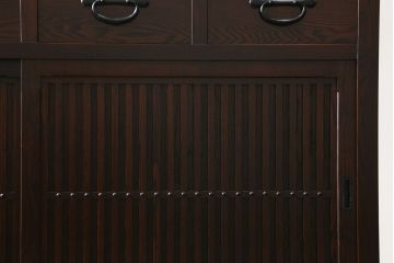 中古　格子デザインが凛とした和を演出する二段重ね水屋箪笥(食器棚、戸棚、収納棚、キャビネット)(R-079490)
