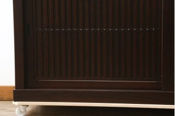 中古　格子デザインが凛とした和を演出する二段重ね水屋箪笥(食器棚、戸棚、収納棚、キャビネット)(R-079490)