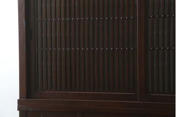 中古　格子デザインが凛とした和を演出する水屋箪笥サイドボード(食器棚、戸棚、収納棚、サイドキャビネット)(R-079491)