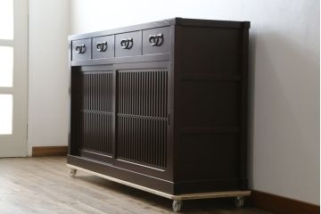 中古　格子デザインが凛とした和を演出する水屋箪笥サイドボード(食器棚、戸棚、収納棚、サイドキャビネット)(R-079492)