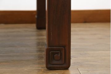 和製アンティーク　紫檀(シタン)材　落ち着いた木の色味と個性的な装飾が魅力の座卓(ローテーブル、センターテーブル、リビングテーブル)(R-079494)
