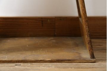 和製アンティーク　栓材　おしゃれな飾り台としても活躍するレトロで可愛らしい踏み台(ステップ、階段、花台、ディスプレイ雑貨)(R-079495)