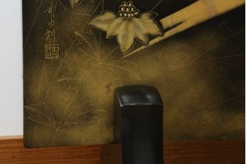 和製ビンテージ　輪島塗り　日展作家　加治武　キジ(雉)のつがいを描いた美しい蒔絵が目を引く衝立て(パーテーション、衝い立て、つい立て、間仕切り、ディスプレイ、ヴィンテージ)(R-079496)