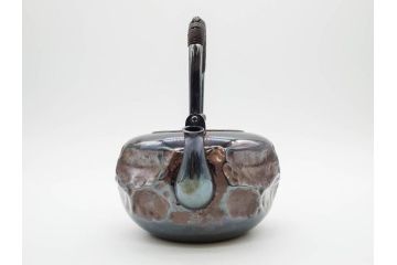 純銀　造りこまれたデザインが目を引く銀瓶(煎茶、薬缶、銀水注、湯沸し、茶道具、やかん、水指、急須)(R-079503)