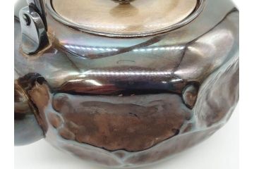 純銀　造りこまれたデザインが目を引く銀瓶(煎茶、薬缶、銀水注、湯沸し、茶道具、やかん、水指、急須)(R-079503)
