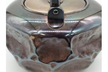 純銀　造りこまれたデザインが目を引く銀瓶(煎茶、薬缶、銀水注、湯沸し、茶道具、やかん、水指、急須)(R-079503)