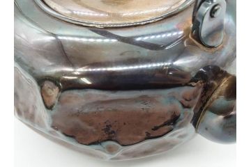 純銀　造りこまれたデザインが目を引く銀瓶(煎茶、薬缶、銀水注、湯沸し、茶道具、やかん、水指、急須)(R-079503)
