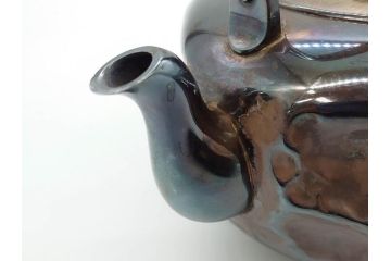 純銀　造りこまれたデザインが目を引く銀瓶(煎茶、薬缶、銀水注、湯沸し、茶道具、やかん、水指、急須)(R-079503)