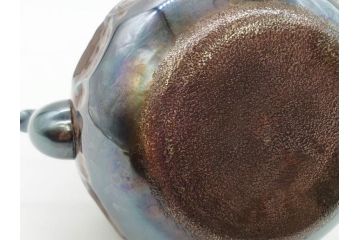 純銀　造りこまれたデザインが目を引く銀瓶(煎茶、薬缶、銀水注、湯沸し、茶道具、やかん、水指、急須)(R-079503)