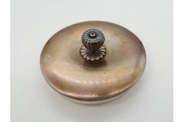 純銀　造りこまれたデザインが目を引く銀瓶(煎茶、薬缶、銀水注、湯沸し、茶道具、やかん、水指、急須)(R-079503)