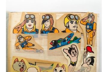当時物　シールやワッペンなどまとめてセット(シール帳、鉄人28号、鉄腕アトム、明治製菓、おまけ、エイトマン、狼少年ケン、グリコ、切り抜き、手塚治虫、マーブルチョコレート、0戦はやと、わんわん忠臣蔵)(R-079504)