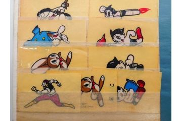 当時物　シールやワッペンなどまとめてセット(シール帳、鉄人28号、鉄腕アトム、明治製菓、おまけ、エイトマン、狼少年ケン、グリコ、切り抜き、手塚治虫、マーブルチョコレート、0戦はやと、わんわん忠臣蔵)(R-079504)