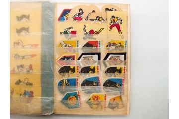 当時物　シールやワッペンなどまとめてセット(シール帳、鉄人28号、鉄腕アトム、明治製菓、おまけ、エイトマン、狼少年ケン、グリコ、切り抜き、手塚治虫、マーブルチョコレート、0戦はやと、わんわん忠臣蔵)(R-079504)