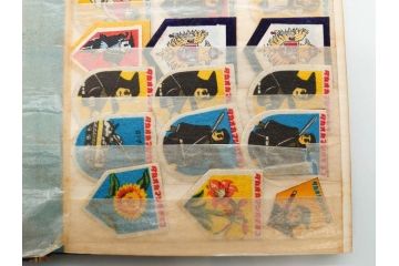当時物　シールやワッペンなどまとめてセット(シール帳、鉄人28号、鉄腕アトム、明治製菓、おまけ、エイトマン、狼少年ケン、グリコ、切り抜き、手塚治虫、マーブルチョコレート、0戦はやと、わんわん忠臣蔵)(R-079504)