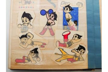 当時物　シールやワッペンなどまとめてセット(シール帳、鉄人28号、鉄腕アトム、明治製菓、おまけ、エイトマン、狼少年ケン、グリコ、切り抜き、手塚治虫、マーブルチョコレート、0戦はやと、わんわん忠臣蔵)(R-079504)