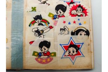 当時物　シールやワッペンなどまとめてセット(シール帳、鉄人28号、鉄腕アトム、明治製菓、おまけ、エイトマン、狼少年ケン、グリコ、切り抜き、手塚治虫、マーブルチョコレート、0戦はやと、わんわん忠臣蔵)(R-079504)