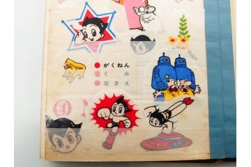 当時物　シールやワッペンなどまとめてセット(シール帳、鉄人28号、鉄腕アトム、明治製菓、おまけ、エイトマン、狼少年ケン、グリコ、切り抜き、手塚治虫、マーブルチョコレート、0戦はやと、わんわん忠臣蔵)(R-079504)