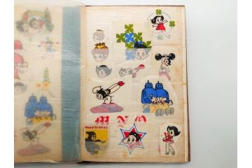 当時物　シールやワッペンなどまとめてセット(シール帳、鉄人28号、鉄腕アトム、明治製菓、おまけ、エイトマン、狼少年ケン、グリコ、切り抜き、手塚治虫、マーブルチョコレート、0戦はやと、わんわん忠臣蔵)(R-079504)