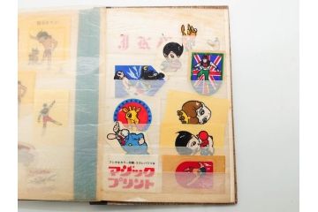 当時物　シールやワッペンなどまとめてセット(シール帳、鉄人28号、鉄腕アトム、明治製菓、おまけ、エイトマン、狼少年ケン、グリコ、切り抜き、手塚治虫、マーブルチョコレート、0戦はやと、わんわん忠臣蔵)(R-079504)