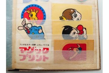 当時物　シールやワッペンなどまとめてセット(シール帳、鉄人28号、鉄腕アトム、明治製菓、おまけ、エイトマン、狼少年ケン、グリコ、切り抜き、手塚治虫、マーブルチョコレート、0戦はやと、わんわん忠臣蔵)(R-079504)