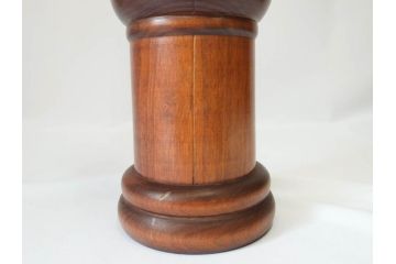 内閣総理大臣賞受賞作家 関口三作　創作こけし　「武人」　高さ 約52.5cm　匠の卓越したデザイン性が光るこけし(郷土人形玩具、伝統工芸、民芸品、置物、ディスプレイ、木彫　木製、共箱付き)(R-079507)