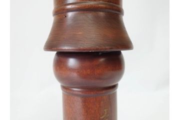 内閣総理大臣賞受賞作家 関口三作　創作こけし　「武人」　高さ 約52.5cm　匠の卓越したデザイン性が光るこけし(郷土人形玩具、伝統工芸、民芸品、置物、ディスプレイ、木彫　木製、共箱付き)(R-079507)