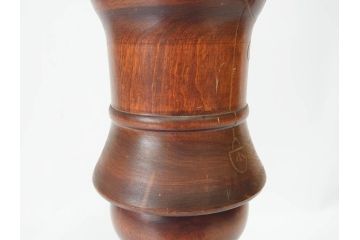 内閣総理大臣賞受賞作家 関口三作　創作こけし　「武人」　高さ 約52.5cm　匠の卓越したデザイン性が光るこけし(郷土人形玩具、伝統工芸、民芸品、置物、ディスプレイ、木彫　木製、共箱付き)(R-079507)