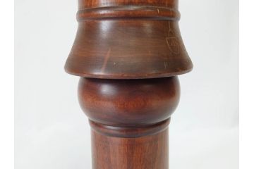 内閣総理大臣賞受賞作家 関口三作　創作こけし　「武人」　高さ 約52.5cm　匠の卓越したデザイン性が光るこけし(郷土人形玩具、伝統工芸、民芸品、置物、ディスプレイ、木彫　木製、共箱付き)(R-079507)
