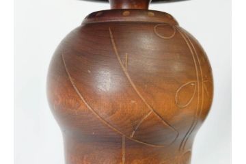内閣総理大臣賞受賞作家 関口三作　創作こけし　「武人」　高さ 約52.5cm　匠の卓越したデザイン性が光るこけし(郷土人形玩具、伝統工芸、民芸品、置物、ディスプレイ、木彫　木製、共箱付き)(R-079507)