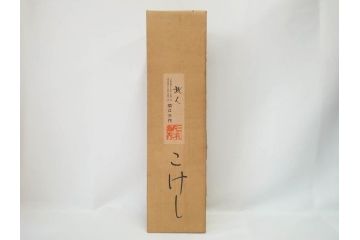 内閣総理大臣賞受賞作家 関口三作　創作こけし　「武人」　高さ 約52.5cm　匠の卓越したデザイン性が光るこけし(郷土人形玩具、伝統工芸、民芸品、置物、ディスプレイ、木彫　木製、共箱付き)(R-079507)