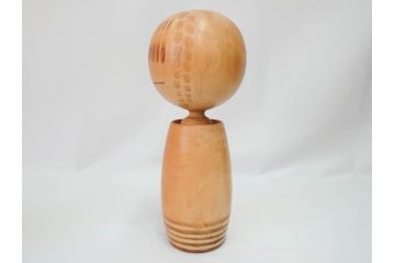 内閣総理大臣賞受賞作家　狩野千代松　創作こけし　「静心」　高さ (大)約32cm/(小)約23.5cm　無垢な表情が可愛らしいこけし2点セット(郷土人形玩具、伝統工芸、民芸品、置物、ディスプレイ、木彫　木製)(R-079508)
