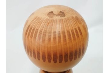 内閣総理大臣賞受賞作家　狩野千代松　創作こけし　「静心」　高さ (大)約32cm/(小)約23.5cm　無垢な表情が可愛らしいこけし2点セット(郷土人形玩具、伝統工芸、民芸品、置物、ディスプレイ、木彫　木製)(R-079508)