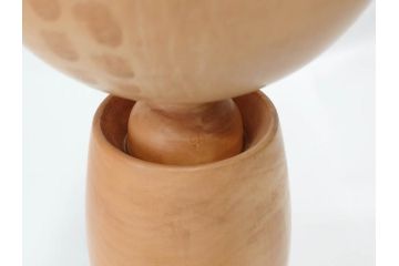 内閣総理大臣賞受賞作家　狩野千代松　創作こけし　「静心」　高さ (大)約32cm/(小)約23.5cm　無垢な表情が可愛らしいこけし2点セット(郷土人形玩具、伝統工芸、民芸品、置物、ディスプレイ、木彫　木製)(R-079508)