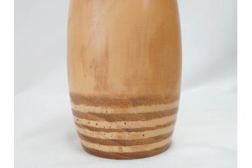 内閣総理大臣賞受賞作家　狩野千代松　創作こけし　「静心」　高さ (大)約32cm/(小)約23.5cm　無垢な表情が可愛らしいこけし2点セット(郷土人形玩具、伝統工芸、民芸品、置物、ディスプレイ、木彫　木製)(R-079508)