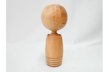 内閣総理大臣賞受賞作家　狩野千代松　創作こけし　「静心」　高さ (大)約32cm/(小)約23.5cm　無垢な表情が可愛らしいこけし2点セット(郷土人形玩具、伝統工芸、民芸品、置物、ディスプレイ、木彫　木製)(R-079508)