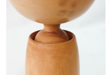 内閣総理大臣賞受賞作家　狩野千代松　創作こけし　「静心」　高さ (大)約32cm/(小)約23.5cm　無垢な表情が可愛らしいこけし2点セット(郷土人形玩具、伝統工芸、民芸品、置物、ディスプレイ、木彫　木製)(R-079508)