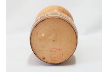 内閣総理大臣賞受賞作家　狩野千代松　創作こけし　「静心」　高さ (大)約32cm/(小)約23.5cm　無垢な表情が可愛らしいこけし2点セット(郷土人形玩具、伝統工芸、民芸品、置物、ディスプレイ、木彫　木製)(R-079508)