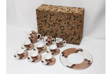 戦前　オールドTOTO　東洋陶器　TOYOTOKI KAISHA　落ち着いた上品さが魅力のティーセット(金彩、葉模様、東陶、トートー、プレート、ティーポット、ティーカップ、ソーサー、クリーマー、ミルクジャー、シュガーポット、ケース付き)(R-079510)　　